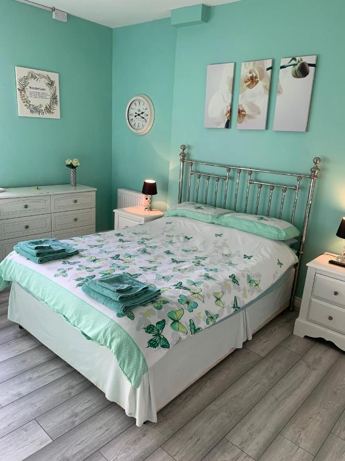 Bedrock Lodge Winterbourne Extérieur photo