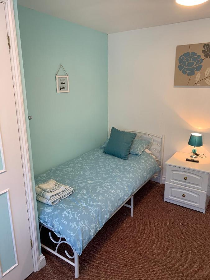 Bedrock Lodge Winterbourne Extérieur photo