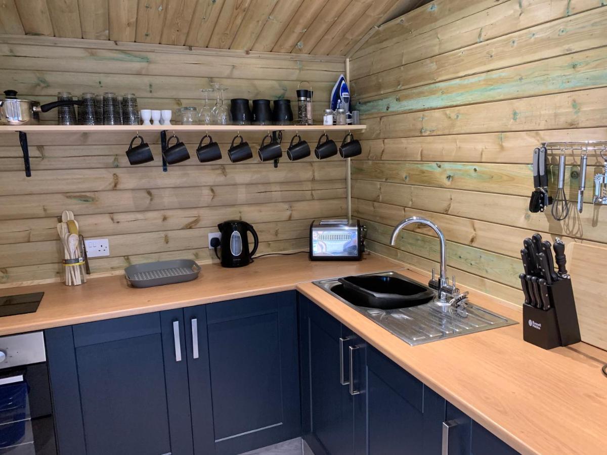 Bedrock Lodge Winterbourne Extérieur photo