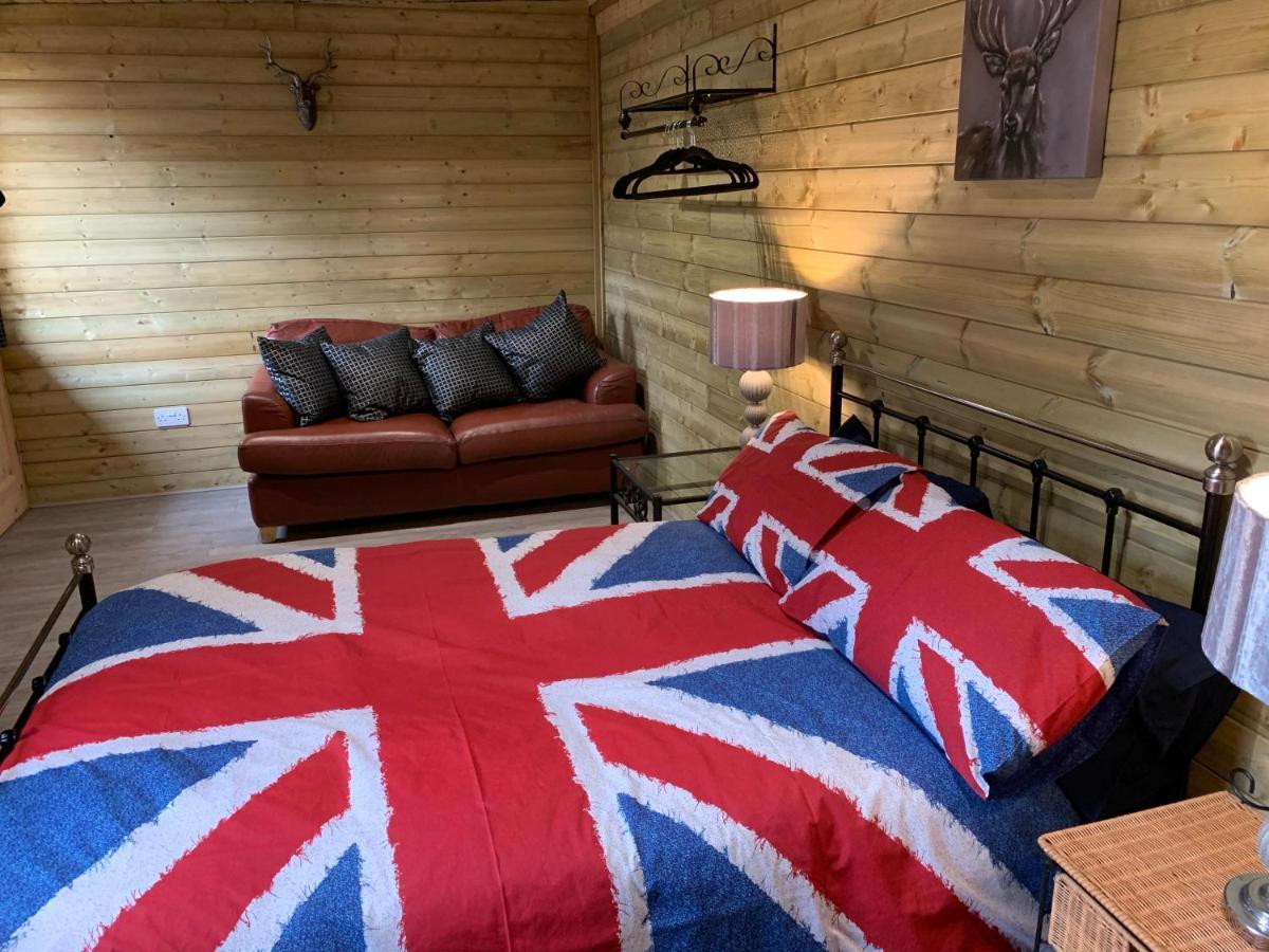 Bedrock Lodge Winterbourne Extérieur photo