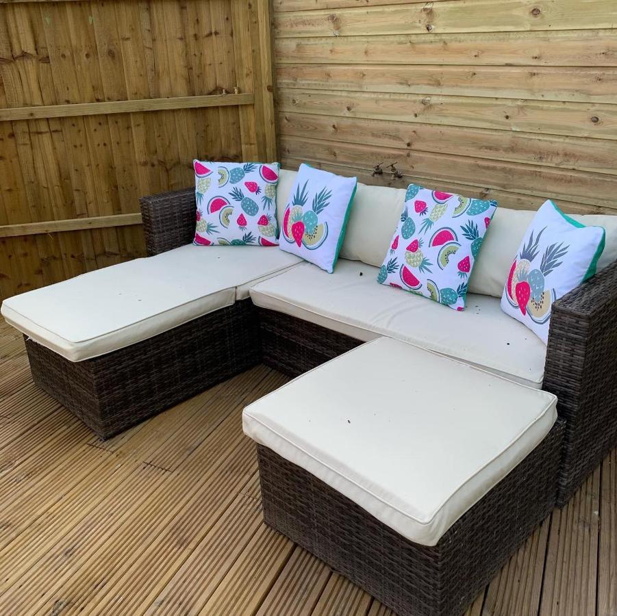 Bedrock Lodge Winterbourne Extérieur photo