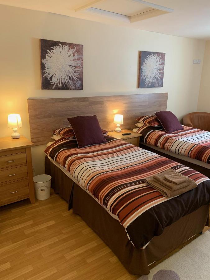 Bedrock Lodge Winterbourne Extérieur photo