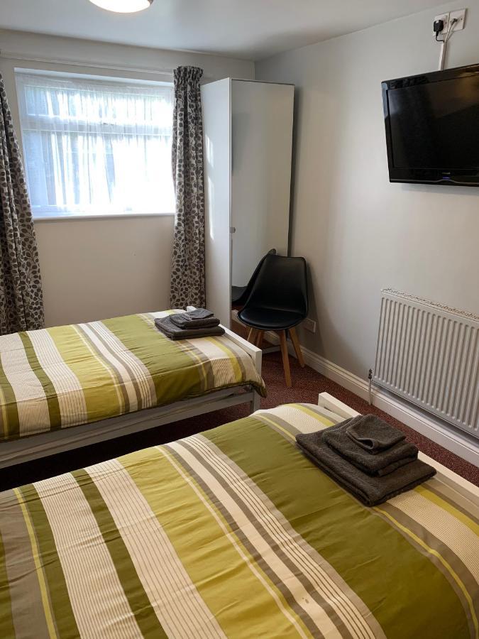 Bedrock Lodge Winterbourne Extérieur photo