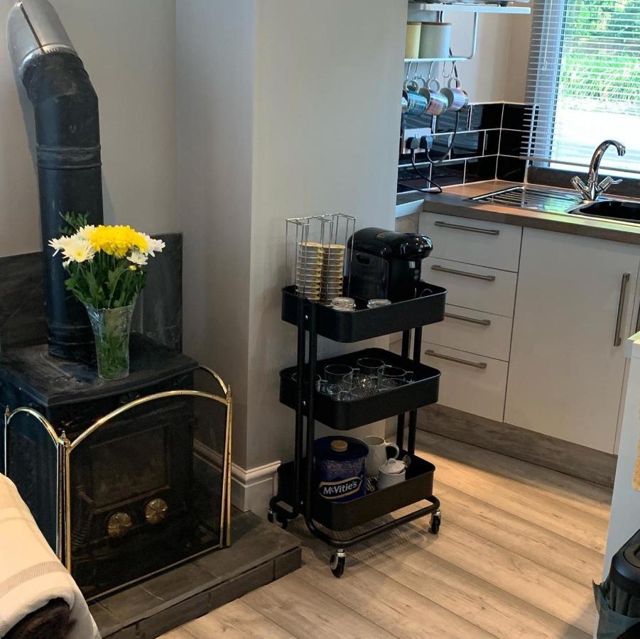 Bedrock Lodge Winterbourne Extérieur photo