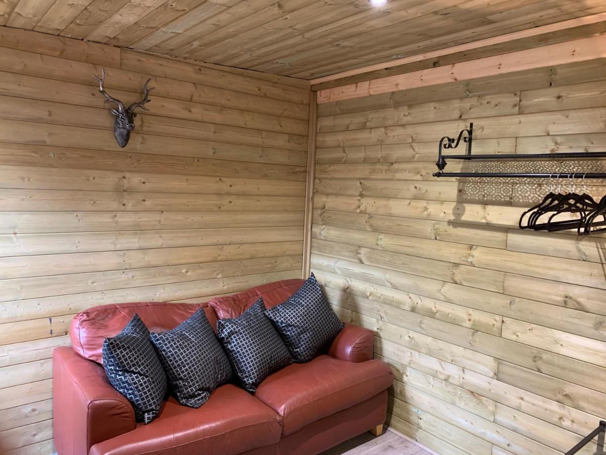 Bedrock Lodge Winterbourne Extérieur photo