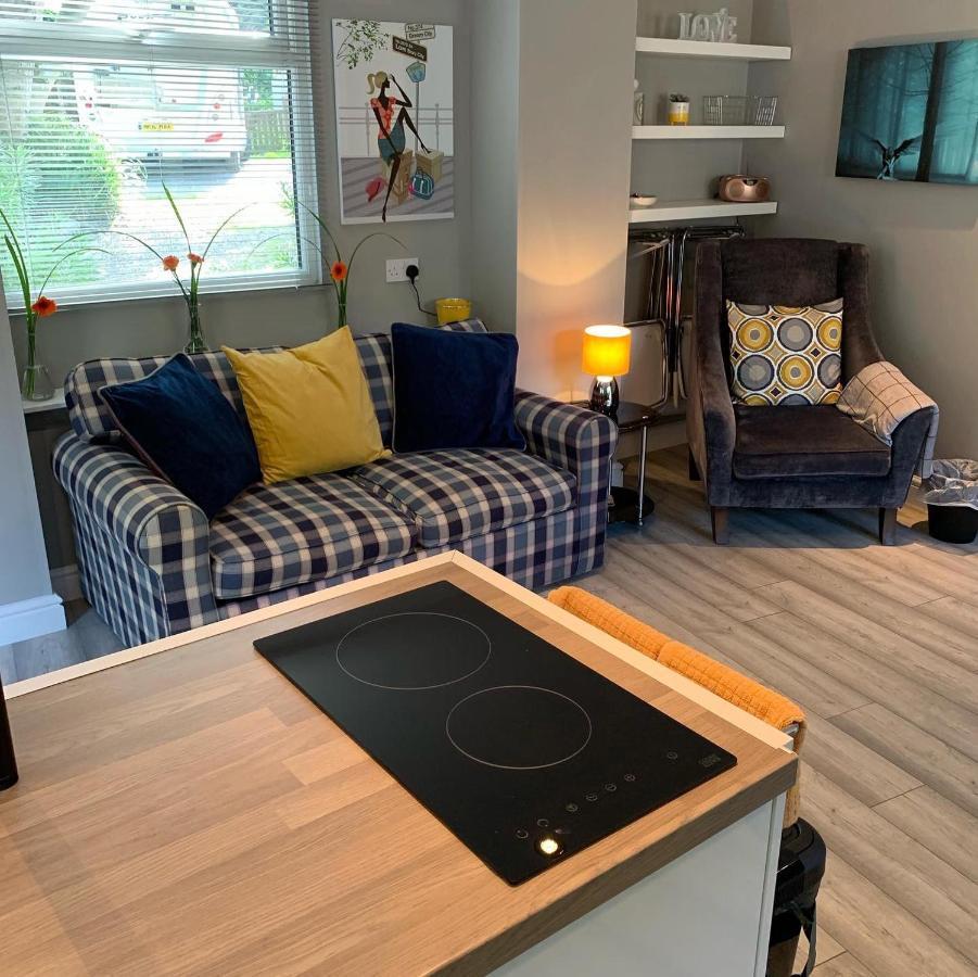 Bedrock Lodge Winterbourne Extérieur photo