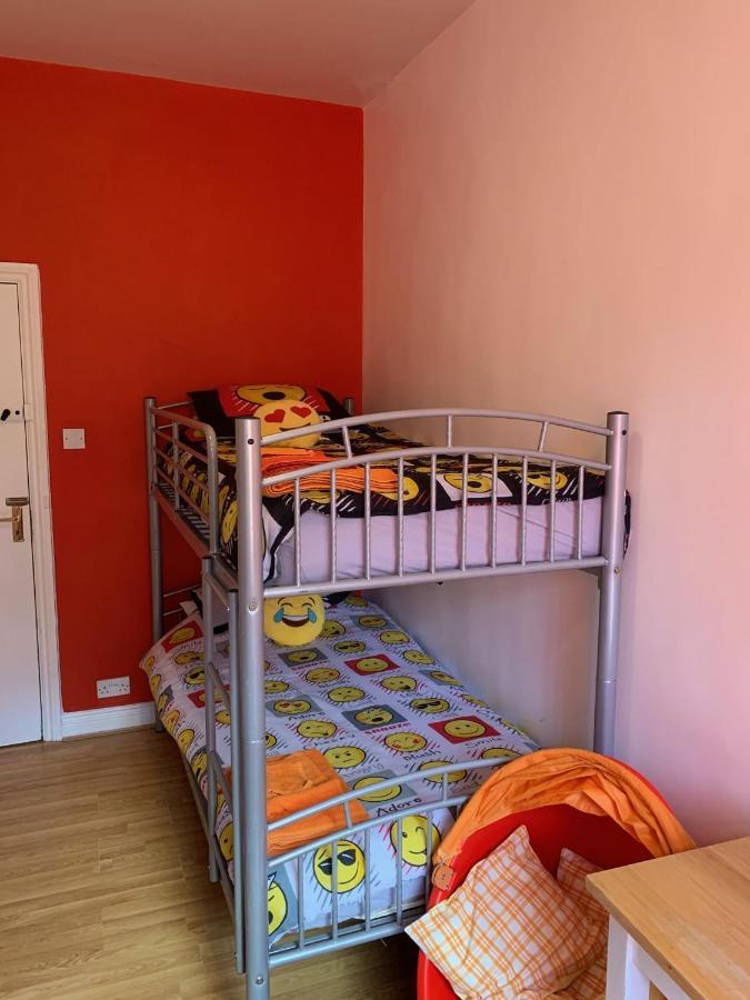 Bedrock Lodge Winterbourne Extérieur photo