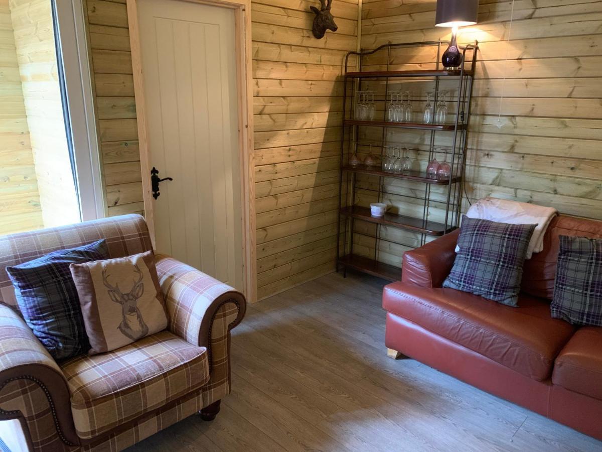 Bedrock Lodge Winterbourne Extérieur photo