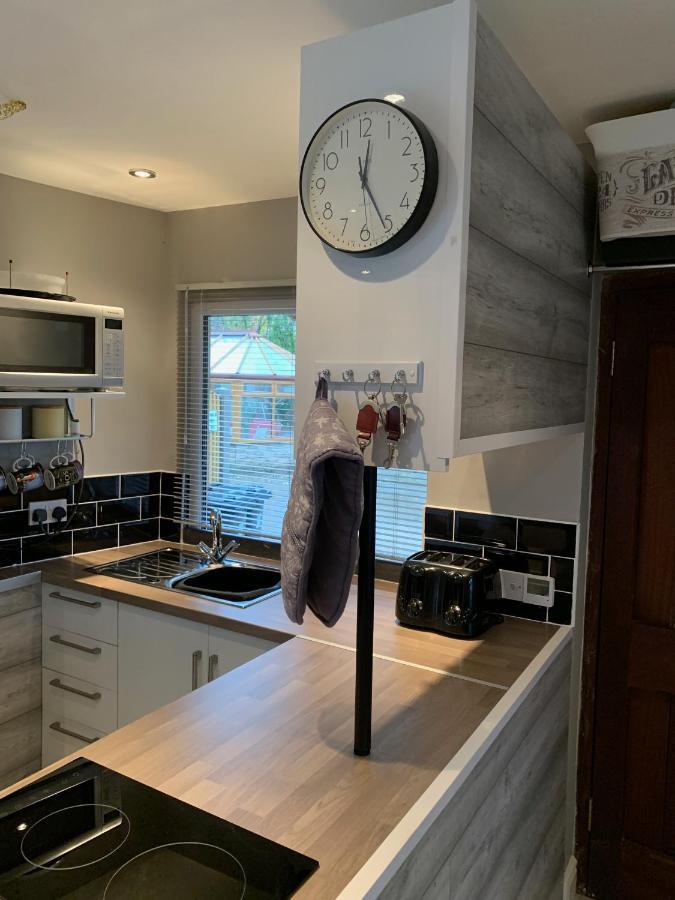 Bedrock Lodge Winterbourne Extérieur photo