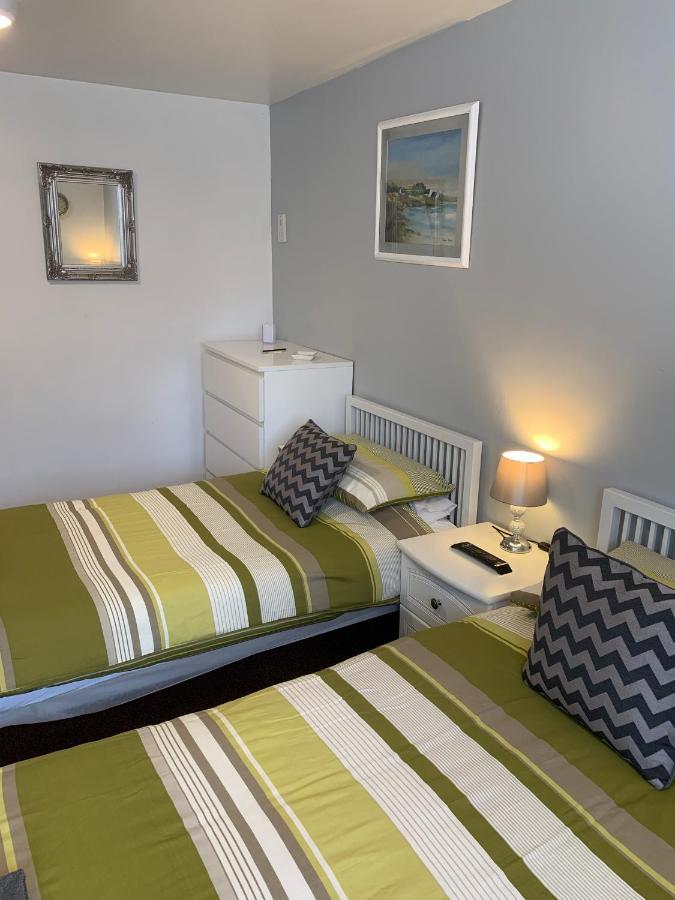 Bedrock Lodge Winterbourne Extérieur photo