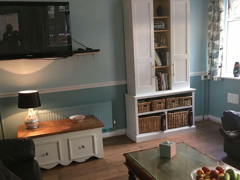 Bedrock Lodge Winterbourne Extérieur photo