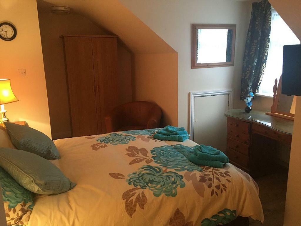 Bedrock Lodge Winterbourne Extérieur photo