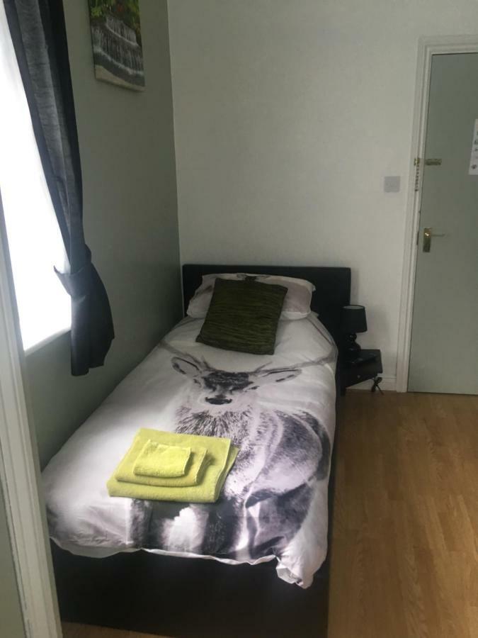 Bedrock Lodge Winterbourne Extérieur photo