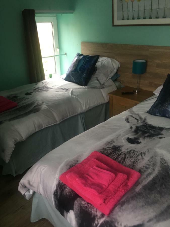 Bedrock Lodge Winterbourne Extérieur photo