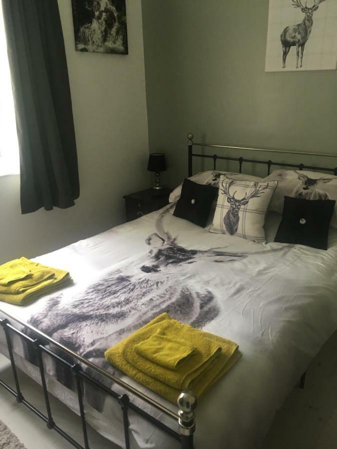 Bedrock Lodge Winterbourne Extérieur photo