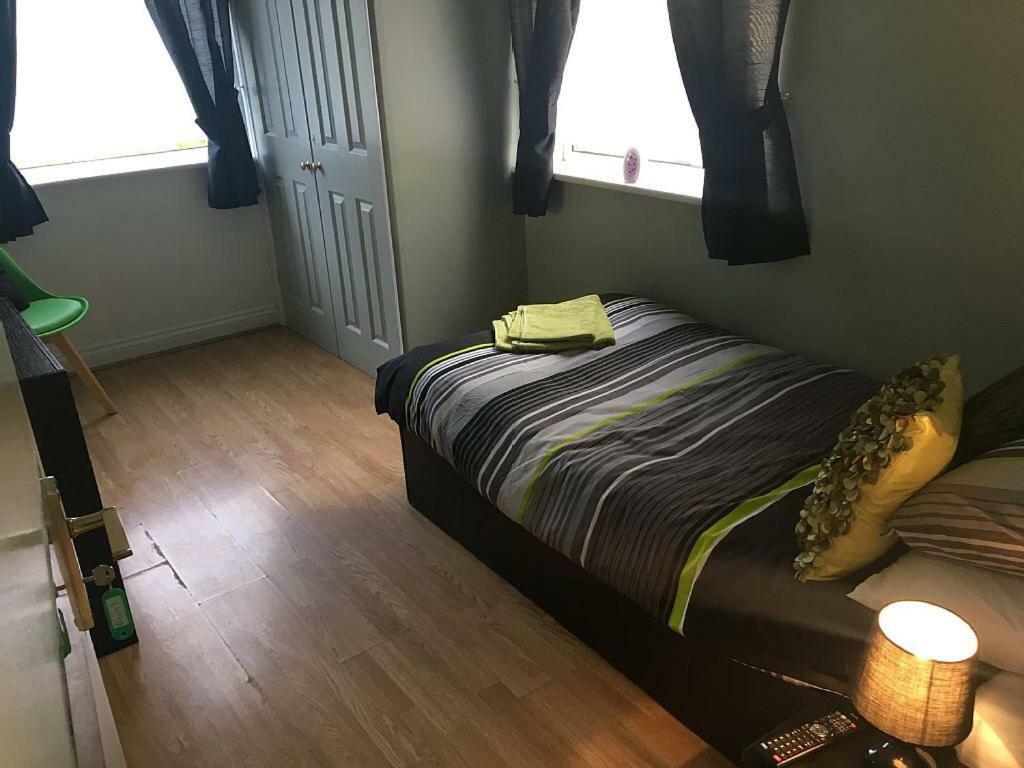 Bedrock Lodge Winterbourne Extérieur photo
