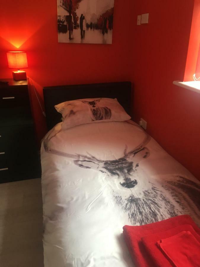 Bedrock Lodge Winterbourne Extérieur photo