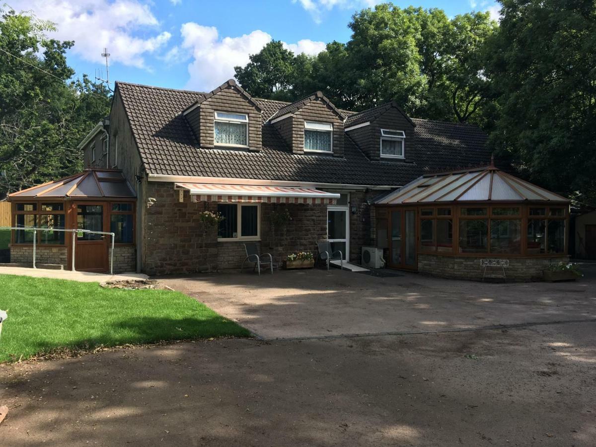 Bedrock Lodge Winterbourne Extérieur photo