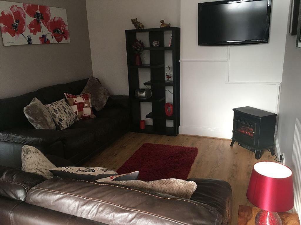 Bedrock Lodge Winterbourne Extérieur photo