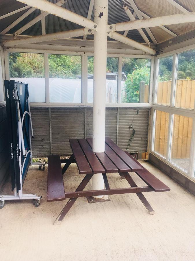 Bedrock Lodge Winterbourne Extérieur photo